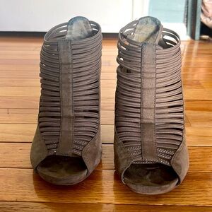 Mia wedge heals